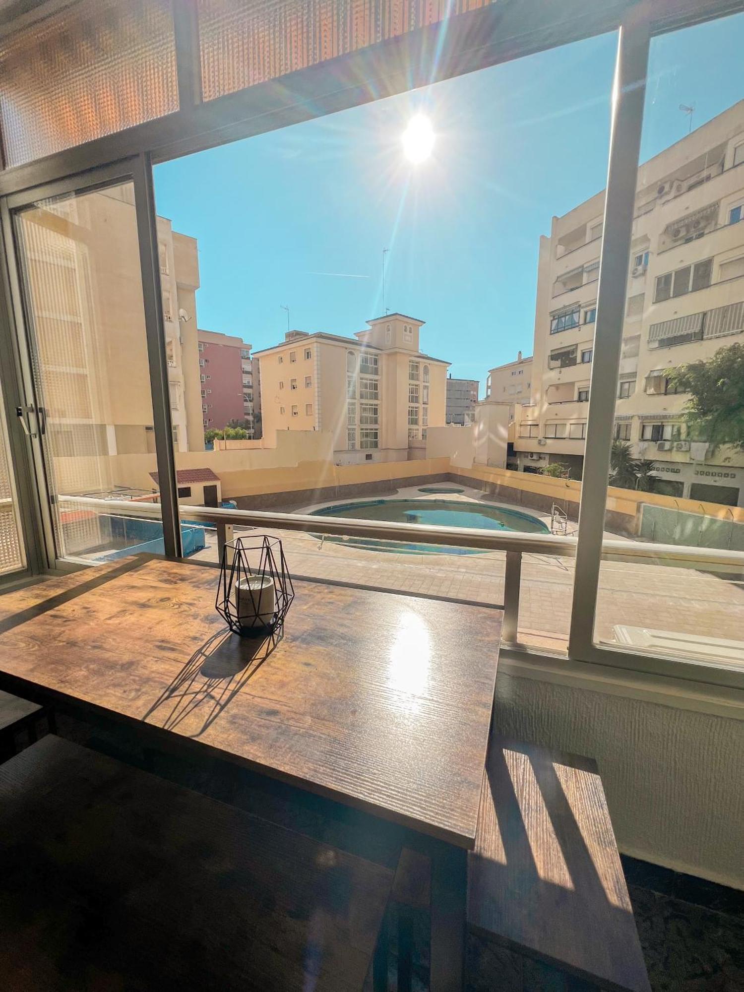 Апартаменты Cozy And Bright Flat With Pool Торремолинос Экстерьер фото