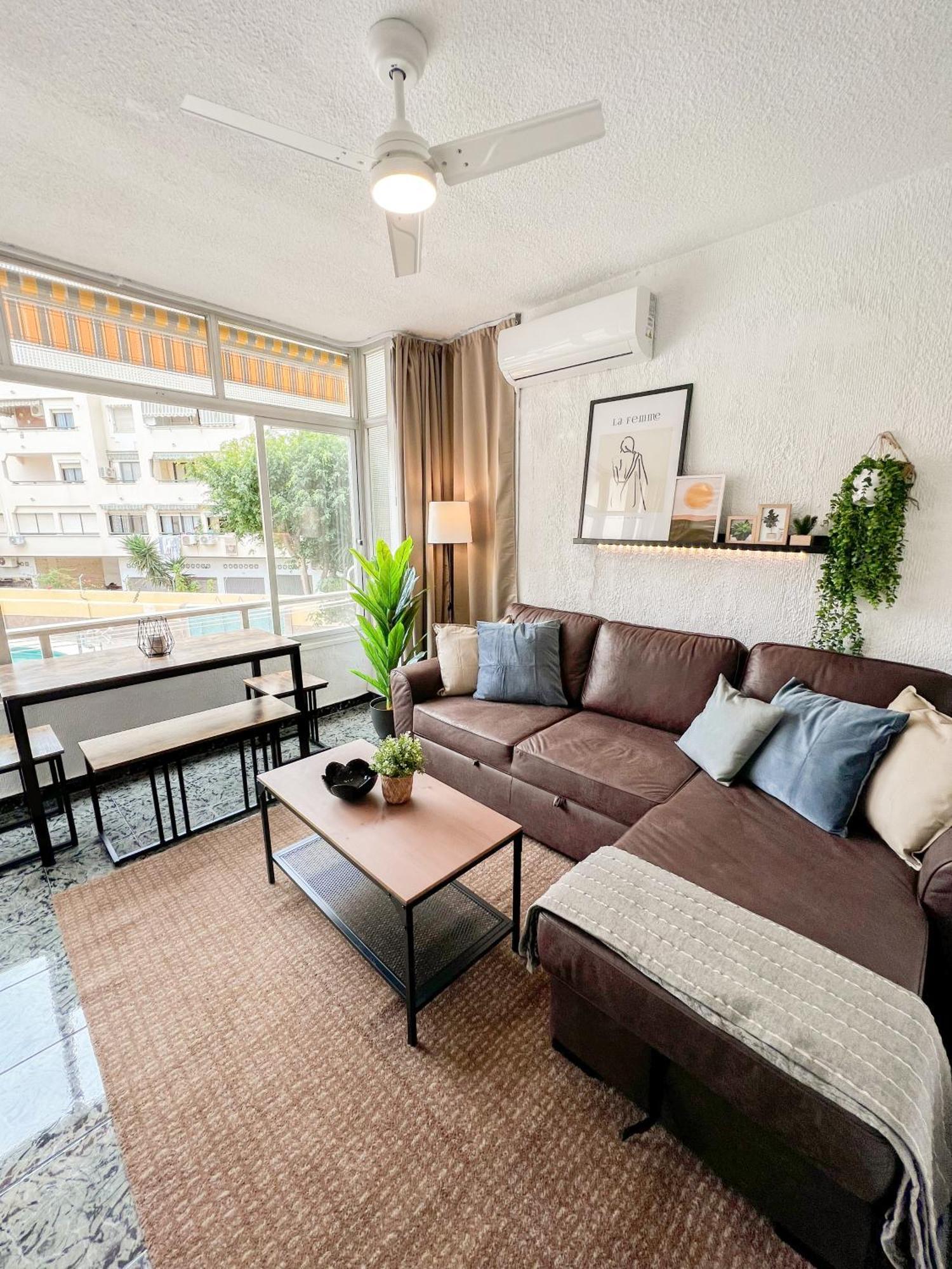 Апартаменты Cozy And Bright Flat With Pool Торремолинос Экстерьер фото